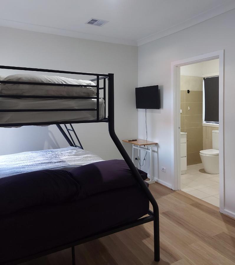 Maruve Guesthouse 12 Min From Melb Airport Мельбурн Экстерьер фото